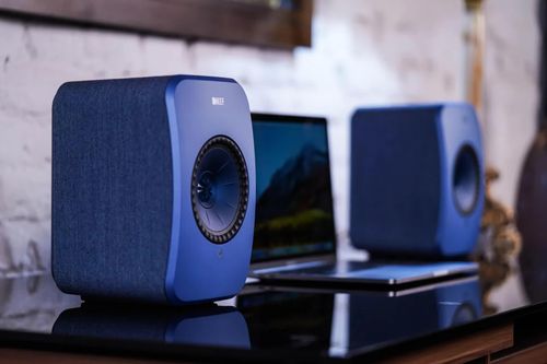 Một chiếc loa Bluetooth nhỏ đặt cố định tại góc reset có thể phát nhạc, âm thanh thư giãn