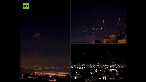 Bầu trời Jordan rực sáng sau đòn tấn công tên lửa của Iran. (Ảnh: RT)