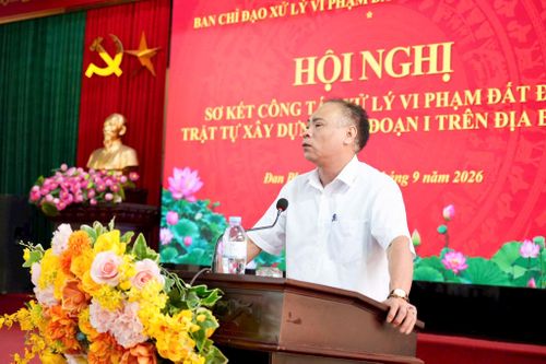 Bí thư Đảng ủy, Chủ tịch HĐND xã Đan Phượng Nguyễn Gia Hiển phát biểu tại hội nghị. Ảnh: Ngân Nguyễn