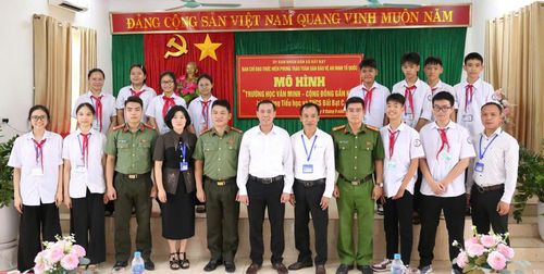 Lễ ra mắt mô hình “Trường học văn minh – Cộng đồng gắn kết” tại xã Bất Bạt.