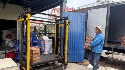 Nguồn thực phẩm đầu vào được kiểm soát chặt chẽ, bảo đảm nguồn gốc, xuất xứ. Ảnh: Hương Ly