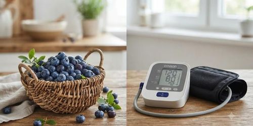 Việt quất là một trong những loại trái cây có thể bổ sung vào chế độ ăn hướng đến sức khỏe tim mạch và huyết áp. Ảnh minh họa AI