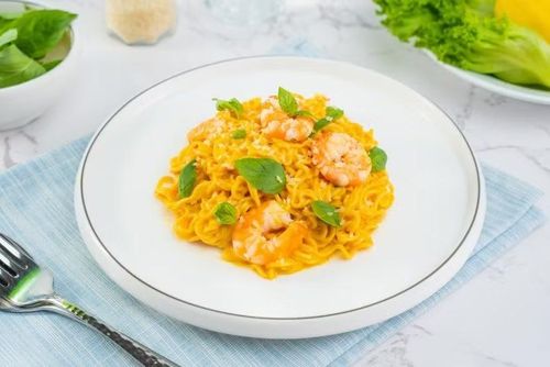 Mì ăn liền có thể kết hợp với nhiều loại thực phẩm khác nhau để tạo nên một bữa ăn phong phú, đa dạng hơn