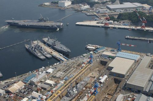  Tàu USS Kitty Hawk cập bến tại Yokosuka, Nhật Bản. Ảnh: Hải quân Mỹ. 