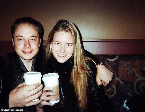 Elon Musk và Justine Musk. Ảnh: X.