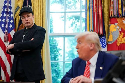 Tổng thống Mỹ Donald Trump (phải) và Elon Musk tham dự một cuộc họp báo tại Phòng Bầu dục của Nhà Trắng ở Washington, D.C., Mỹ, ngày 30/5. Ảnh: Reuters.