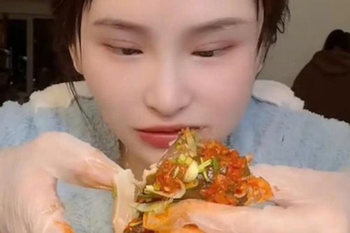 Yingying từng thu hút sự chú ý với những màn ăn uống số lượng lớn trên livestream. Ảnh: Yes娛樂/YouTube.