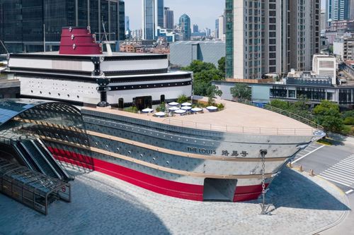 Năm 2025, Louis Vuitton khai trương một cửa hàng có hình dáng như du thuyền tại Thượng Hải (Trung Quốc). Ảnh: Louis Vuitton.