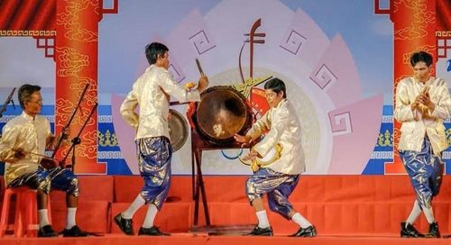 Các nghệ nhân ở xã Hồ Thị Kỷ, tỉnh Cà Mau biểu diễn nghệ thuật Nhạc trống lớn