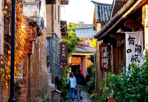 Khách du lịch tìm về những miền quê thanh bình, yên tĩnh. Ảnh: NGỌC BÍCH
