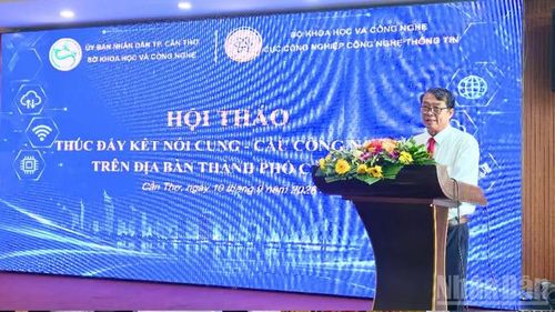 Ông Nguyễn Văn Khởi, Phó Chủ tịch Ủy ban nhân dân thành phố Cần Thơ phát biểu tại hội thảo. (Ảnh: VĂN ÚT)