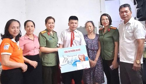 Phụ nữ Công an phường An Khê với mô hình “Mẹ đỡ đầu”.