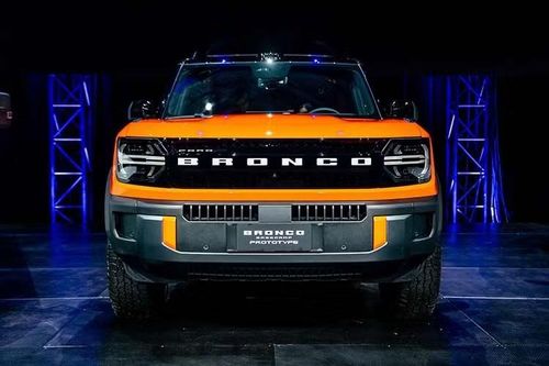 Hãng xe Ford cho biết hệ thống truyền động mới trên Bronco Basecamp sẽ mang lại khả năng vận hành mượt mà và phản hồi nhanh như một mẫu xe điện, nhưng có phạm vi hoạt động từ 800–900 km. Ngoài ra, người dùng có thể đổ xăng và tiếp tục hành trình như ô tô truyền thống.