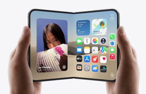 iPhone Duo là sản phẩm thu hút sự chú ý lớn nhất trong dải iPhone mới của Apple nhờ thiết kế màn hình gập. (Ảnh: Apple) 