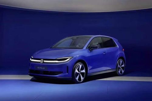 Volkswagen ID. Polo được cho là đang phải đối mặt với thời gian chờ 10 tháng sau khi thu hút hơn 30.000 đơn đặt hàng. Việc phải chờ đợi trong thời gian dài để nhận một chiếc Ferrari mới hoặc Porsche phiên bản đặc biệt là điều không còn xa lạ với người mua ôtô thế giới. Tuy nhiên, một số khách hàng mua ID. Polo tại châu Âu cũng đang phải đối mặt với tình cảnh này.
