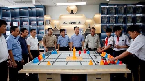 Phòng học STEM được trang bị từ nguồn xã hội hóa của Trường PTDTBT Tiểu học & THCS Đinh Thanh Kháng. Ảnh: NTCC