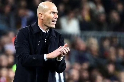 Chứng kiến phong độ của Messi, Zidane không giấu sự thán phục. Huyền thoại người Pháp nhấn mạnh việc một cầu thủ vẫn duy trì vị thế hàng đầu thế giới ở tuổi 39 là điều đặc biệt hiếm có.
