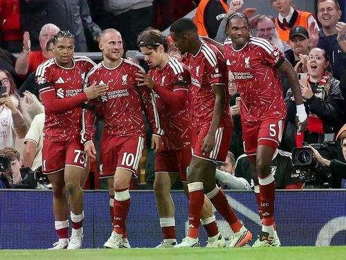 Các cầu thủ Liverpool ăn mừng trong chiến thắng ngược dòng 2-1 trước Atletico Madrid tại Anfield. Ảnh: EPA.