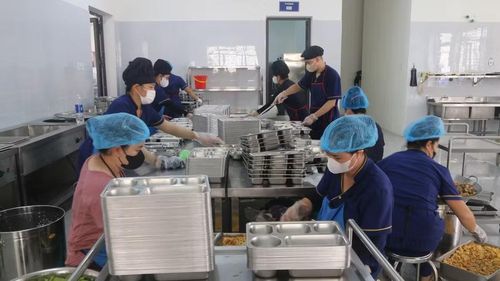 Khu vực chia suất ăn của Trường PTNT TH&THCS Thanh Nưa.
