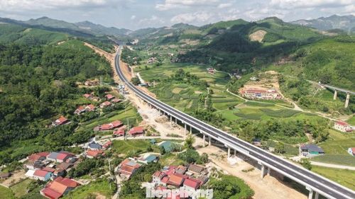 Tuyến cao tốc Hữu Nghị - Chi Lăng được chỉ đạo giải ngân, hoàn thành trong năm nay để tăng tỷ lệ giải ngân đầu tư công tại Lạng Sơn.
