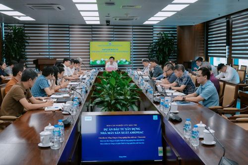 Toàn cảnh cuộc họp chuyên đề tháo gỡ khó khăn triển khai dự án Đầu tư xây dựng Nhà máy sản xuất Amoniac.