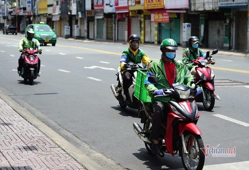 Thu nhập của tài xế Grab ngày càng ít khiến nhiều tài xế bức xúc. Ảnh: Thanh Tùng