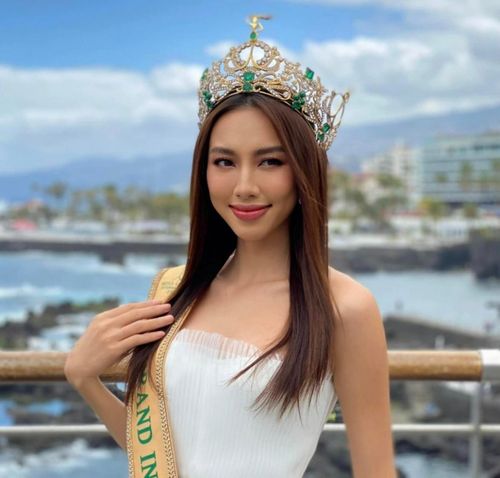 Hoa hậu Nguyễn Thúc Thùy Tiên bị tuyên án 2 năm tù vì tội "Lừa dối khách hàng" liên quan đến vụ quảng cáo và bán sản phẩm kẹo rau củ sai sự thật.