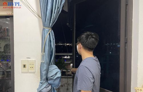  Cư dân sống tại Chung cư Môi Trường Xanh phải đeo khẩu trang, đóng kín cửa khi các nhà máy từ Khu công nghiệp Tiên Sơn nhả khói. 