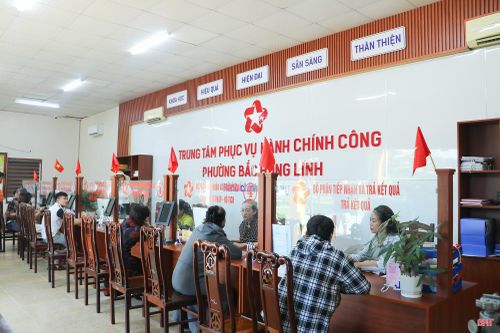Mỗi tháng, Trung tâm Phục vụ hành chính công phường Bắc Hồng Lĩnh thực hiện gần 1.000 thủ tục hành chính cho người dân.