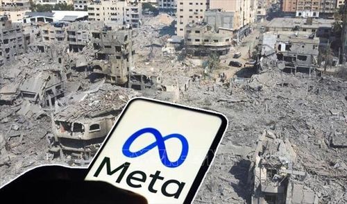 Biểu tượng Meta trên màn hình điện thoại. Ảnh: IRNA/TTXVN phát