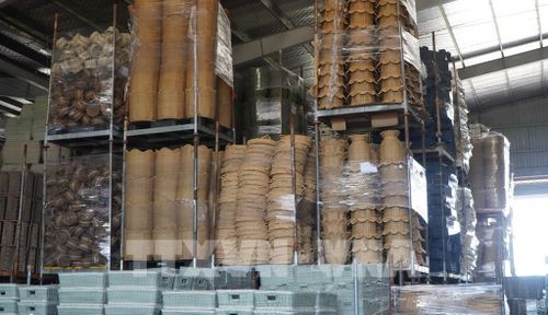 Các sản phẩm thủ công mỹ nghệ của Công ty TNHH Xuất nhập khẩu Bình An Thịnh chuẩn bị cho đơn hàng xuất khẩu. Ảnh: Nhựt An - TTXVN