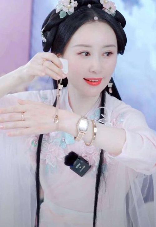 Thư Sướng được gọi bằng biệt danh "nữ hoàng livestream".