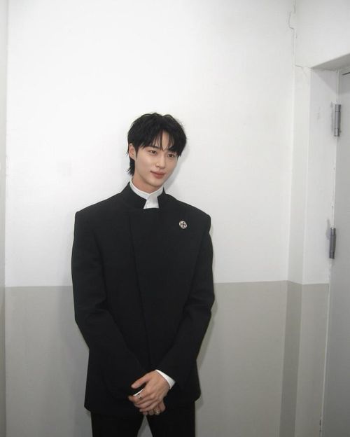 Byeon Woo Seok được nhiều đồng nghiệp và khán giả ủng hộ trong khi đang quay phim mới.