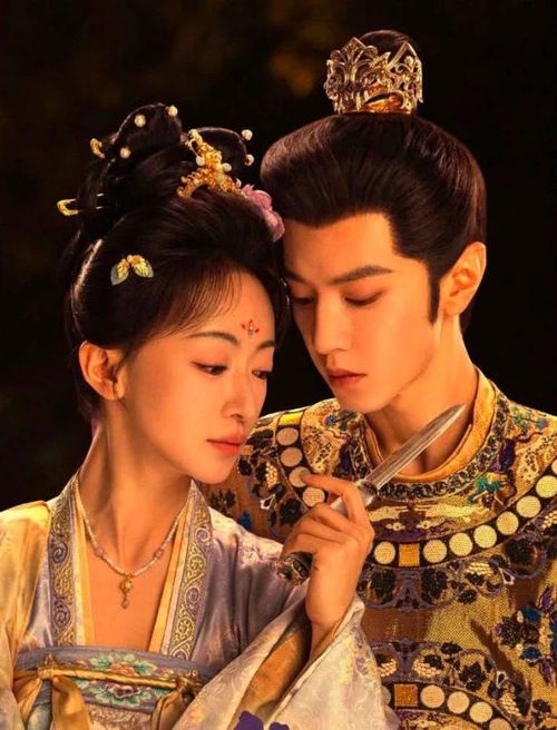 Ngô Cẩn Ngôn và Trần Triết Viễn đóng chính Ngự Đình Dao. Ngô Cẩn Ngôn vào vai Mạnh Đình Huy, một cô gái xuất thân dân gian nhưng sở hữu tài năng vượt trội, trở thành nữ trạng nguyên tam nguyên đầu tiên của Đại Ninh. Sau khi bước vào Sát Văn viện, cô hợp tác với vị hoàng đế trẻ Anh Quả do Trần Triết Viễn thủ vai để điều tra các vụ án và những thế lực tham nhũng. Quan hệ quân thần ban đầu dần chuyển thành sự tin tưởng và tình cảm.