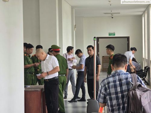 An ninh được thắt chặt tại phiên xét xử.