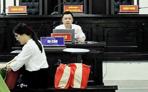 Ngày 10/9, TAND TP Hà Nội xét xử phúc thẩm vụ án liên quan cựu Hiệu trưởng Trường THCS Ba Đình Nguyễn Thị Bình.