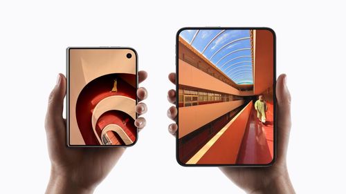 Màn hình Super Retina XDR 5,4 inch khi gập và 7,6 inch khi mở ra