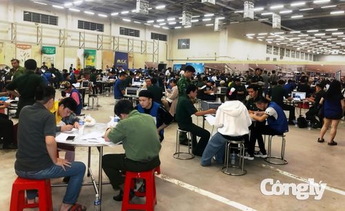 Công an Cà Mau tiếp nhận các công dân bị trục xuất từ Campuchia