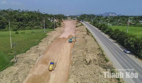 Dự án đường nối TP Thanh Hóa (cũ) với Cảng Hàng không Thọ Xuân bắt đầu thi công trở lại từ ngày 1/8/2026. Ảnh: Tùng Lâm