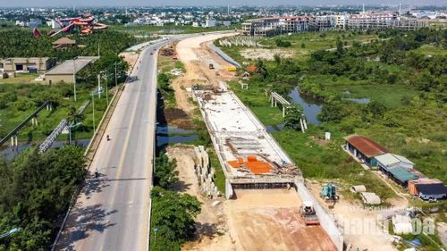 Trên tuyến này, có 1 cây cầu bắc qua sông Đơ, dài 109m, rộng 16,5m, hiện tại giá trị sản lượng đã đạt 60% giá trị hợp đồng.