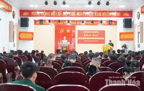 Toàn cảnh khai mạc diễn tập chiến đấu phòng thủ phường Đông Quang năm 2026.