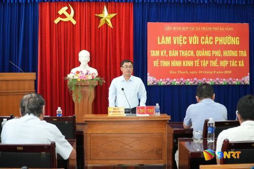 Ông Nguyễn Xuân Vũ, Chủ tịch Liên minh Hợp tác xã thành phố chủ trì buổi làm việc. Ảnh: HỒ QUÂN