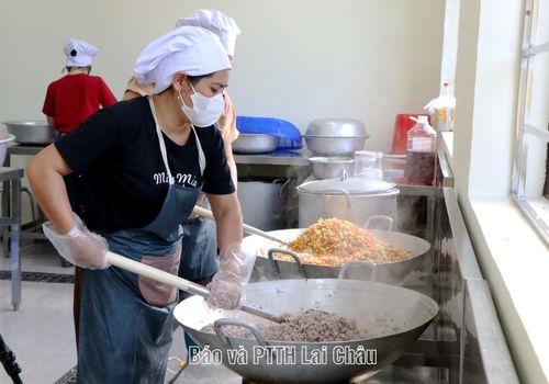 Vấn đề đảm bảo vệ sinh an toàn thực phẩm được đặt lên hàng đầu.