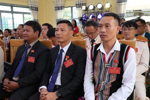Đội ngũ cán bộ thôn, tổ dân phố phát huy vai trò "cầu nối" giữa Đảng, Nhà nước với Nhân dân, là cánh tay nối dài của cấp ủy, chính quyền cơ sở