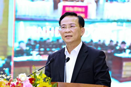Chủ tịch UBND tỉnh Lâm Đồng Hồ Văn Mười chỉ đạo các đơn vị, địa phương tập trung khơi thông nguồn lực đất đai, tổ chức thực hiện quyết liệt, đồng bộ và thực chất