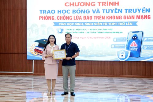 Hội Khuyến học tỉnh Lâm Đồng tặng 10 suất học bổng tới học sinh đạt thành tích cao trong Kỳ thi tốt nghiệp THPT năm 2026