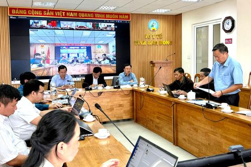 Quang cảnh buổi làm việc