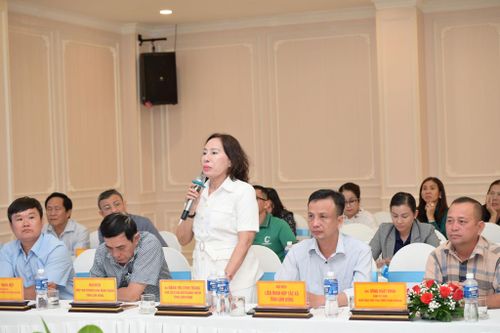 Đại diện các doanh nghiệp có ý kiến tại hội nghị