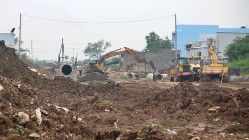 Mặt bằng được giải tỏa, tạo điều kiện thuận lợi cho nhà thầu huy động máy móc, nhân công đẩy nhanh tiến độ hoàn thành Dự án đường Vành đai ngoài - thành phố Bạc Liêu (giai đoạn 1).