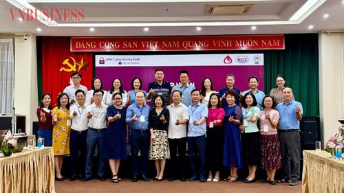 Đại diện các học viên tại lớp tập huấn chụp ảnh lưu niệm.